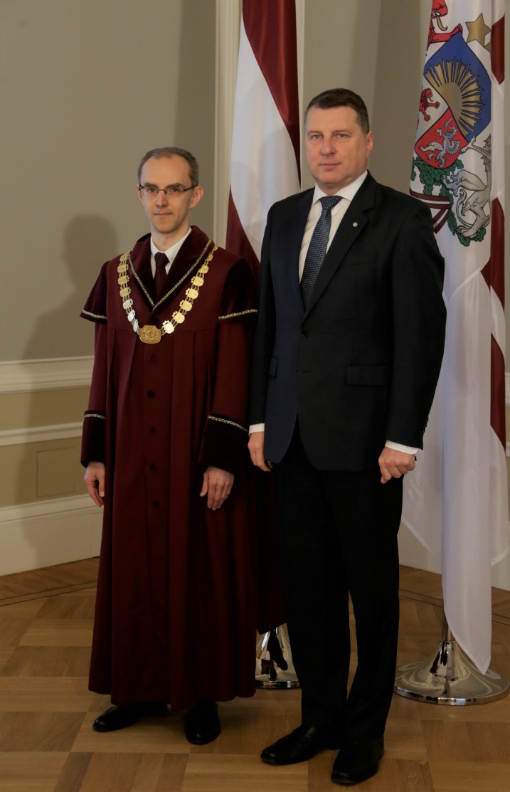 The President of Latvia R. Vējonis with Justice of the Constitutional Court A.Kučs. Photo: Chancery of the President of Latvia.
