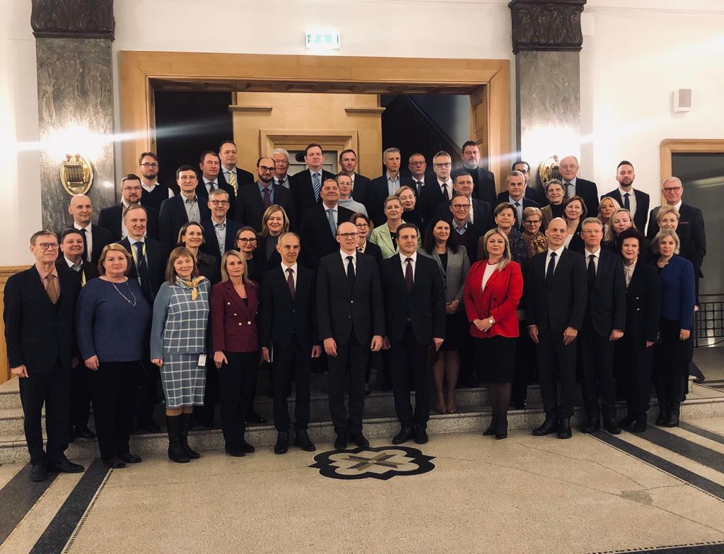 Satversmes tiesas tiesneši, Latvijas diplomātisko pārstāvniecību vadītāji un Rīgā rezidējošie Latvijas vēstnieki.